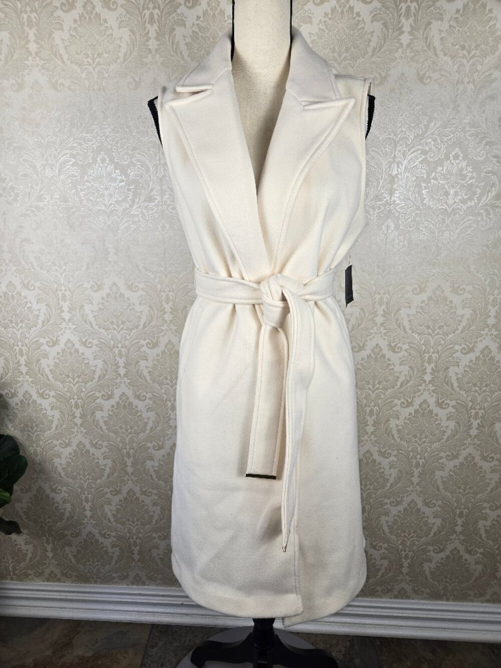 Mark New York Size Medium Cream Sleeveless Trench Coat/Long Vest Self Tie Belt